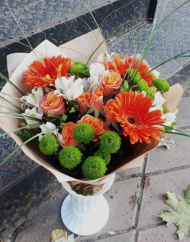 Букет цветов из: Герберы, Хризантемы, Альстромерии и Розы в Октябрьский Белгородской области
