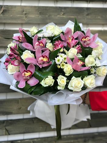 Букет цветов из: Розы и Хризантемы в Октябрьский Белгородской области