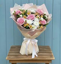 Букет цветов из:  Гвоздики, Орхидеи и Розы #REPLACE_PRED# Октябрьский Белгородской области