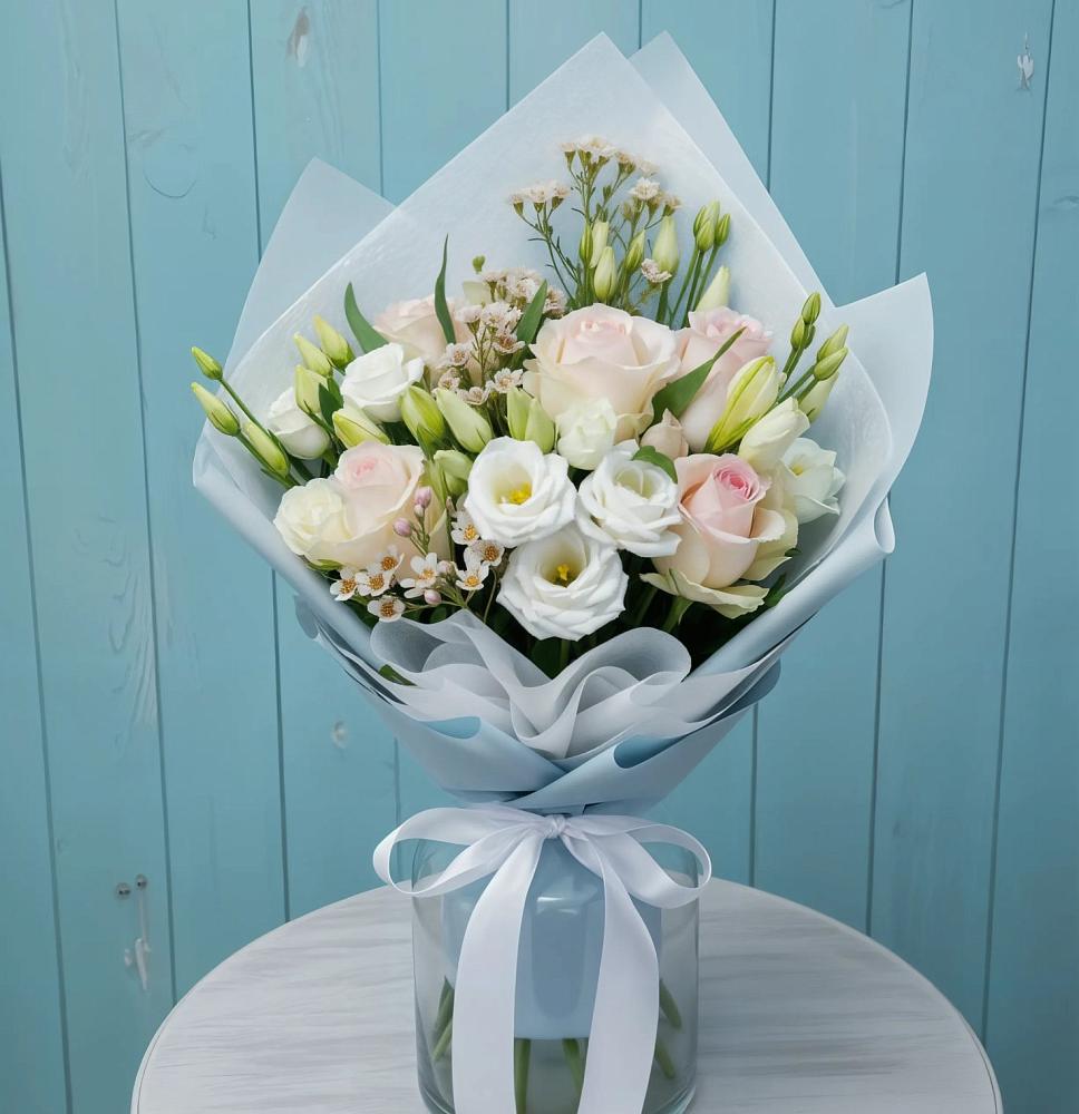 Букет цветов из: Розы и Лизиантусы в Октябрьский Белгородской области