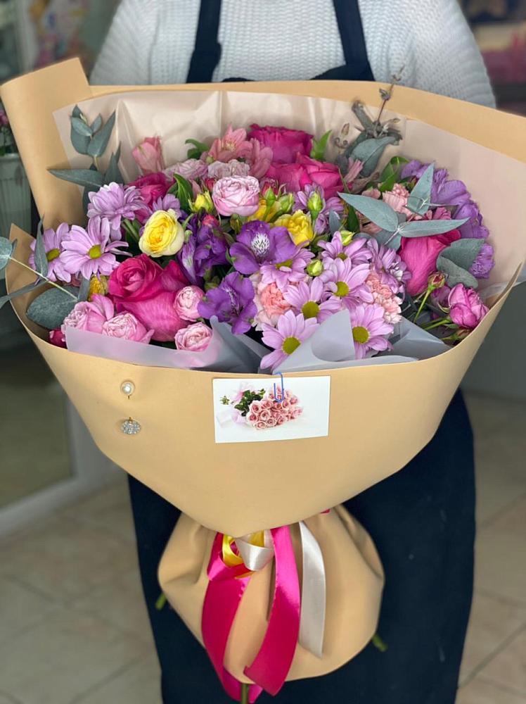 Букет цветов из: Хризантемы, Гвоздики и Альстромерии в Октябрьский Белгородской области