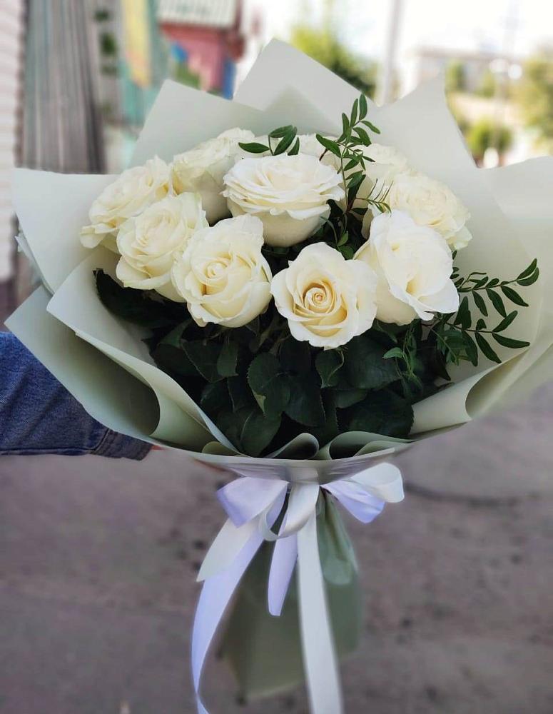 Букет Белые розы Проуд в Октябрьский Белгородской области