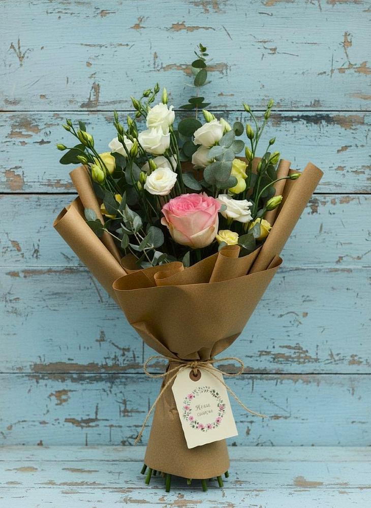 Букет цветов из: Розы и Лизиантусы в Октябрьский Белгородской области