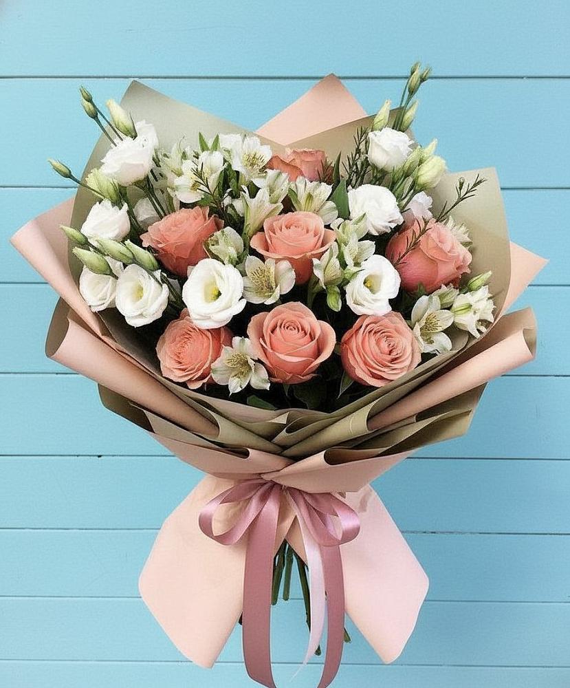 Букет цветов из: Розы, Альстромерии и Лизиантусы в Октябрьский Белгородской области