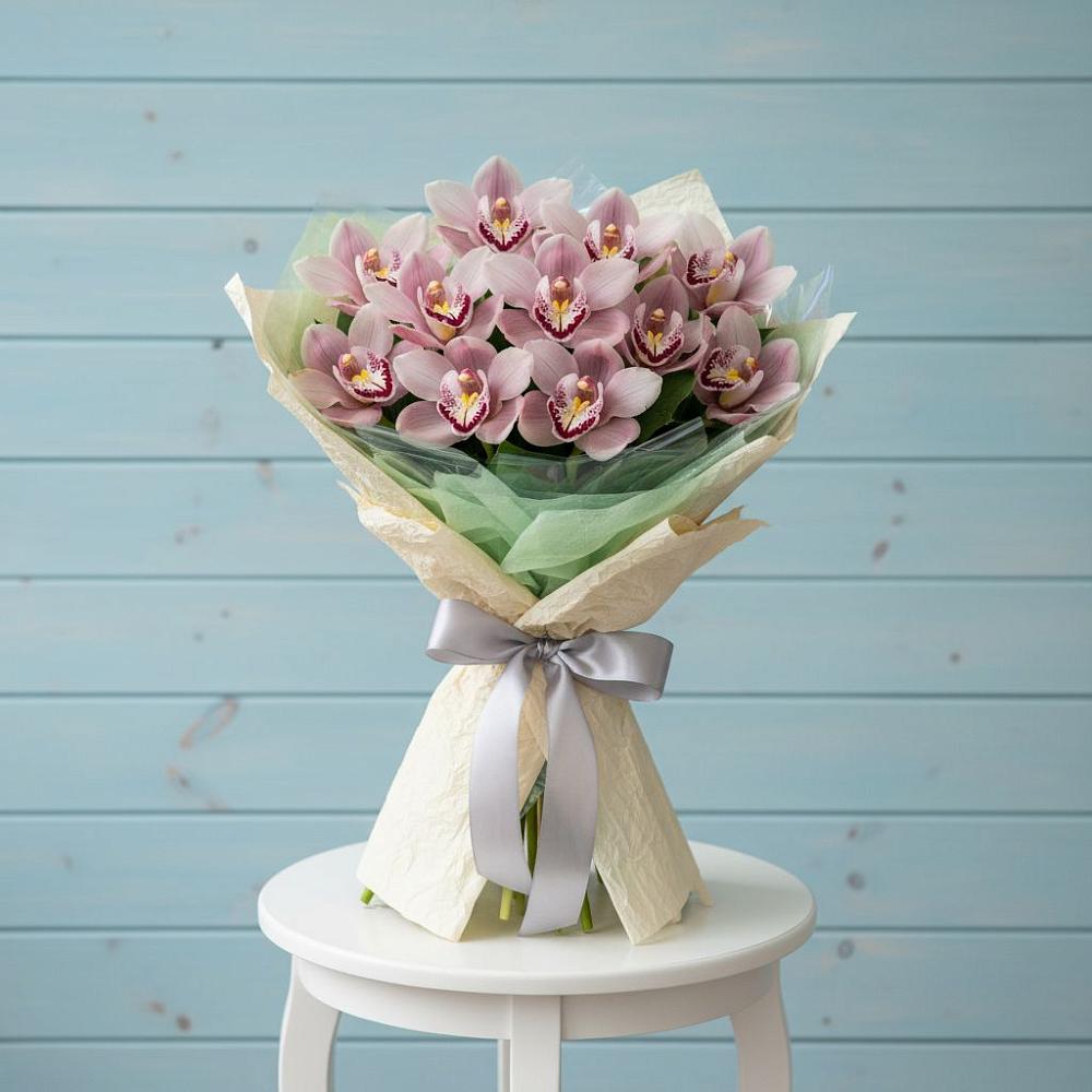 Букет цветов из: Орхидеи и Розы в Октябрьский Белгородской области