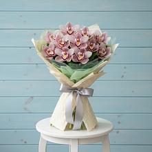 Букет цветов из:  Орхидеи и Розы в Октябрьский Белгородской области