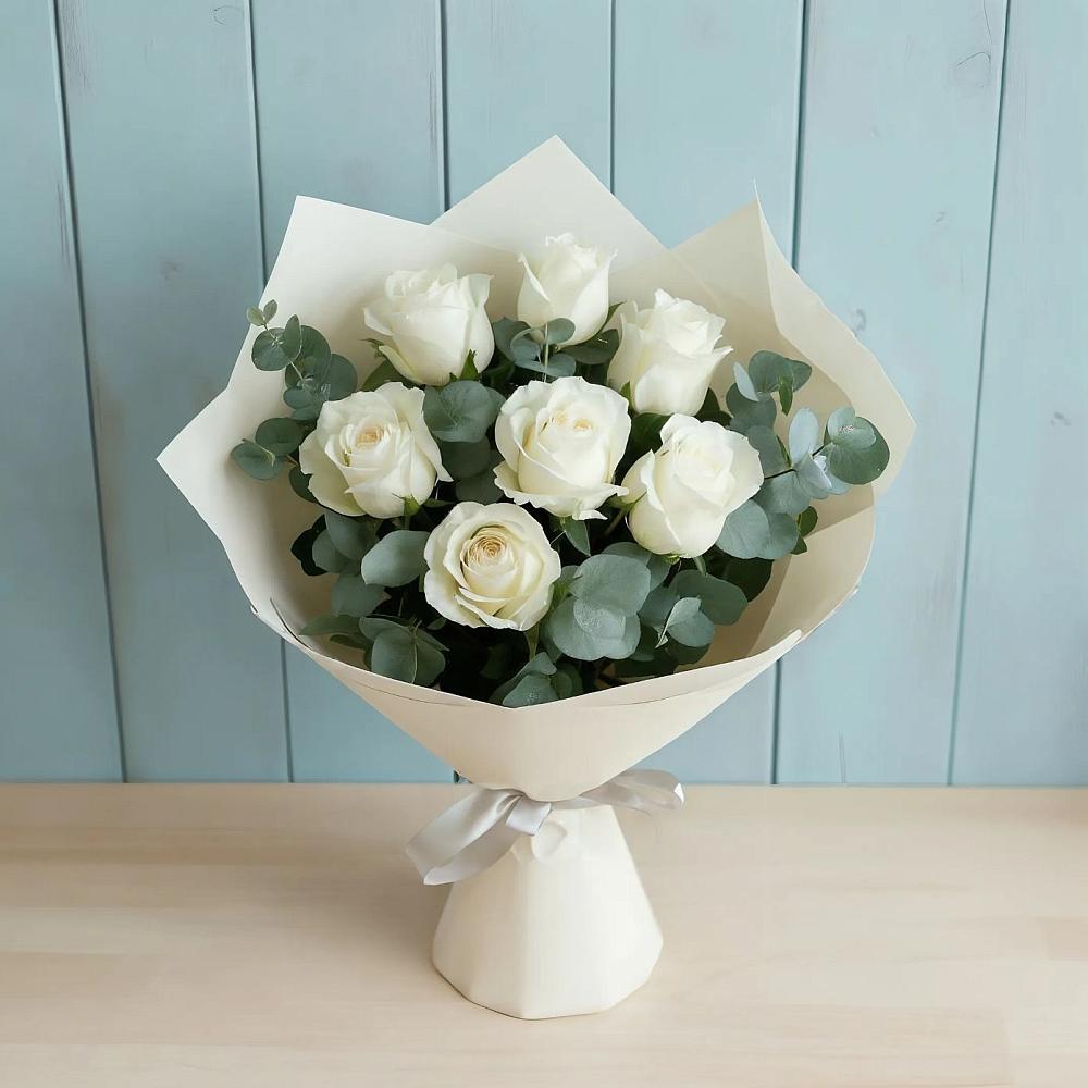 Букет Белые розы в Эвкалипте в Октябрьский Белгородской области