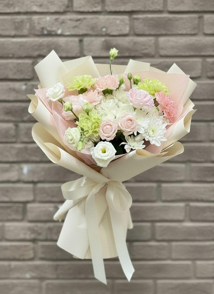 Букет цветов из: Гвоздики, Розы, Лизиантусы и Хризантемы в Октябрьский Белгородской области