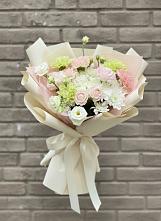 Букет цветов из:  Гвоздики, Розы, Лизиантусы и Хризантемы #REPLACE_PRED# Октябрьский Белгородской области
