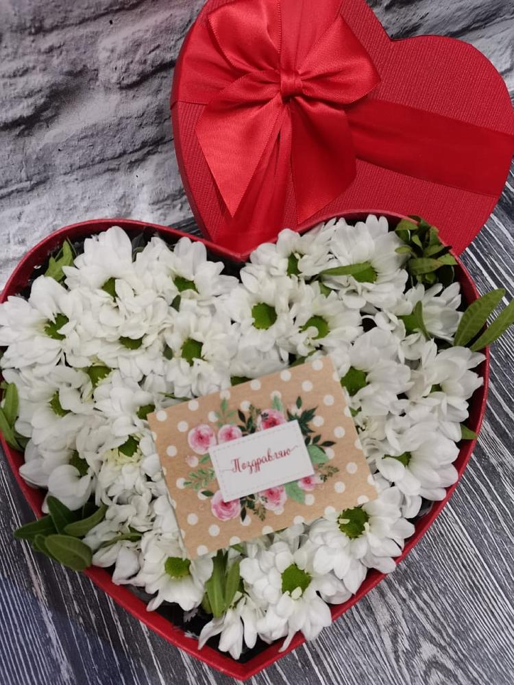 Цветочная композиция из Хризантемы в виде сердца в Октябрьский Белгородской области
