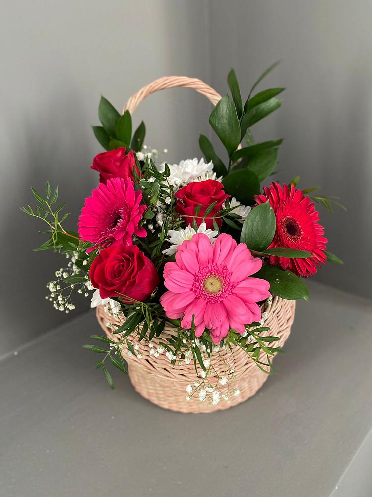 Цветочная композиция из Розы, Хризантемы и Герберы в корзине в Октябрьский Белгородской области