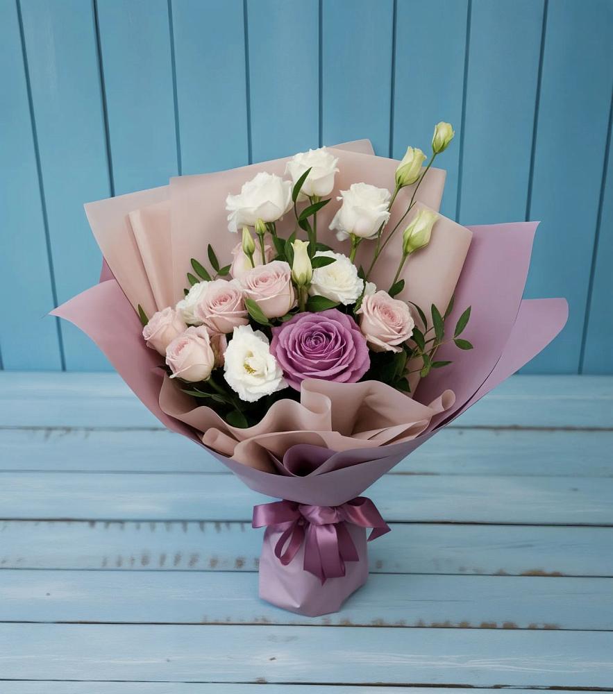 Букет цветов из: Розы и Лизиантусы в Октябрьский Белгородской области